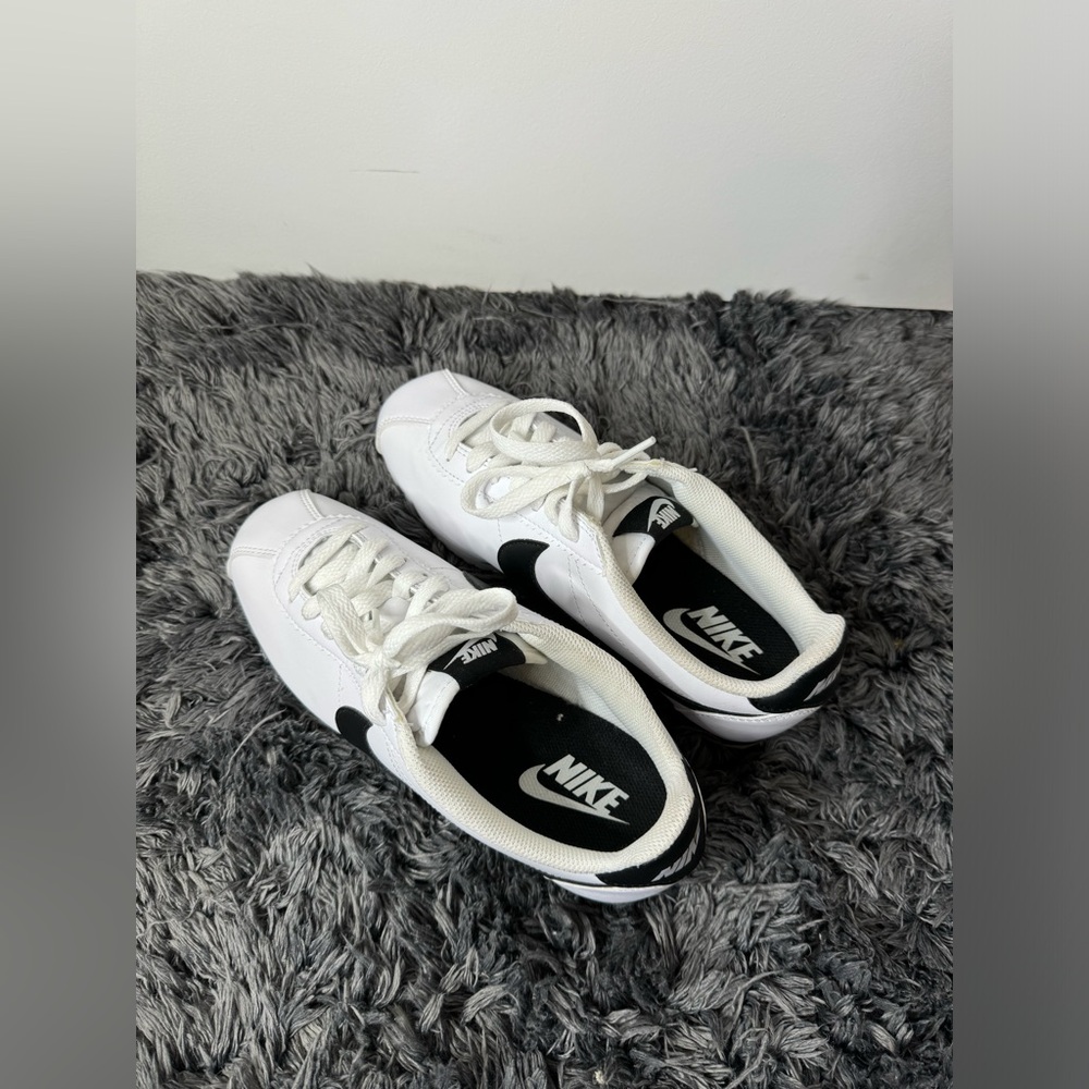 Nike Cortez Sneakers Women’s 7.5
